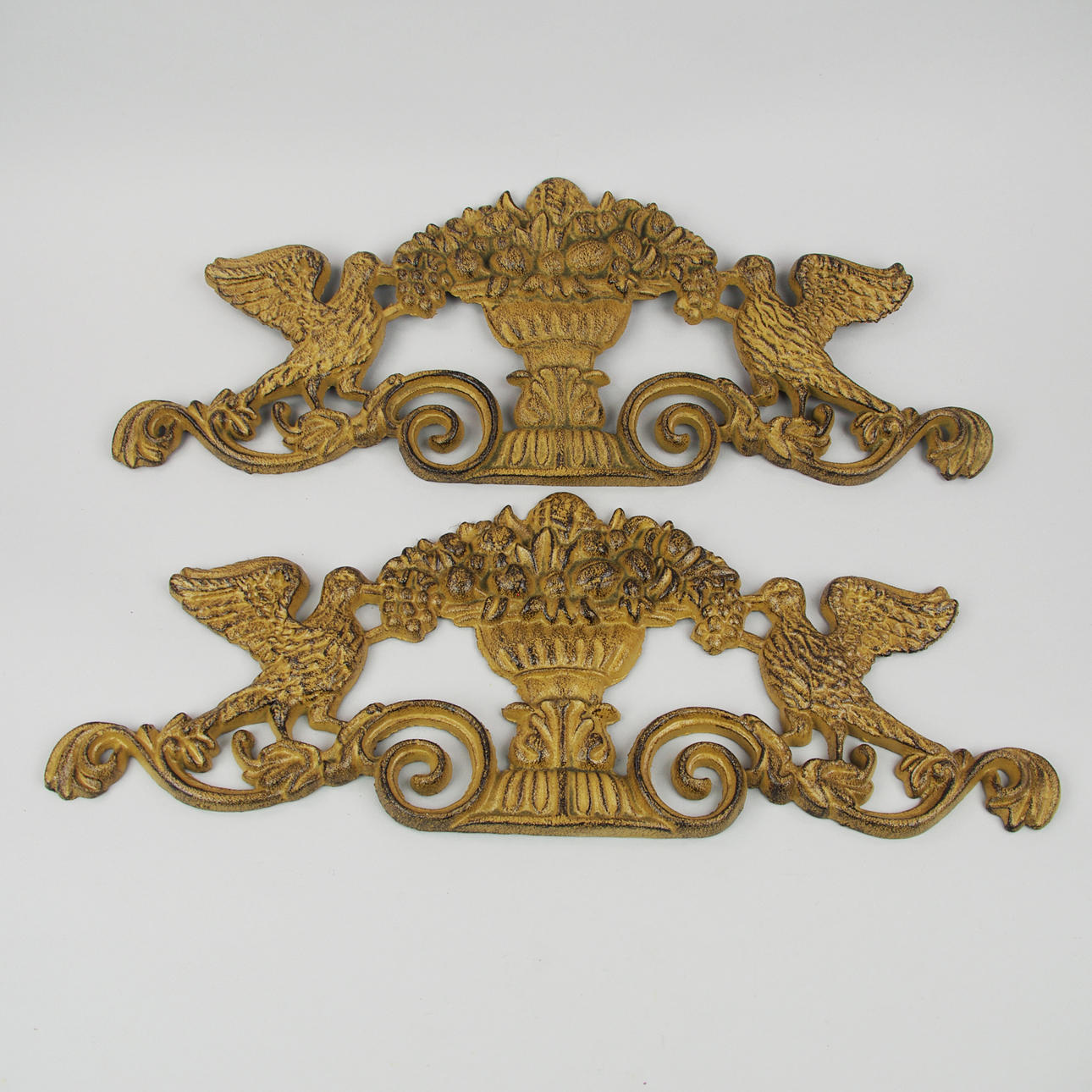 DEKORELEMENT, målad gjutjärn, samtida.