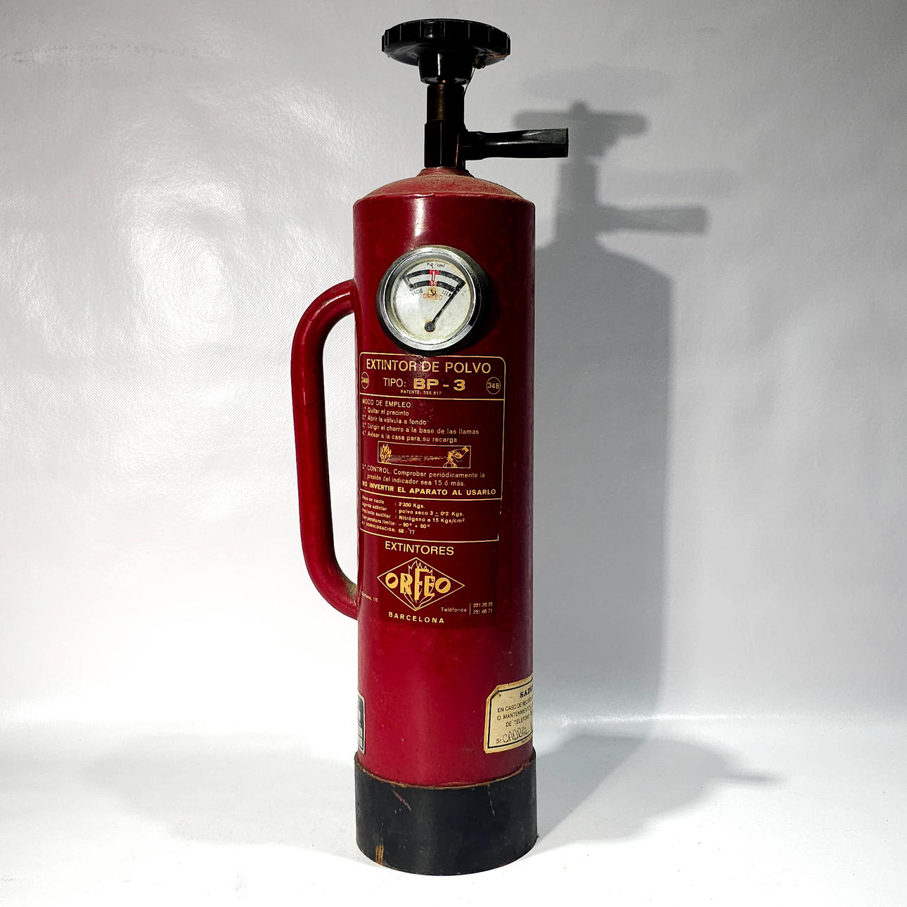 Antiguo extintor de polvo tipo BP-3. Orfeo.