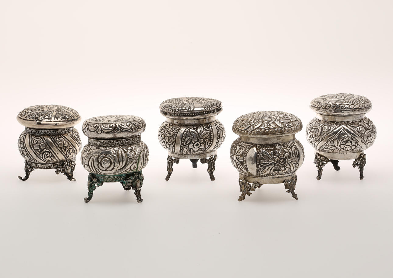 ASKAR, 5 st, silver, orientaliskt, 1900-talets början, ca.940 gram.