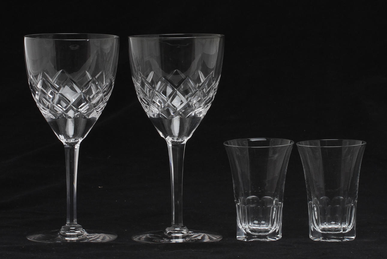 VINGLAS, 9 st, "Bror" samt SELTERGLAS, 9 st, 1900-tal.