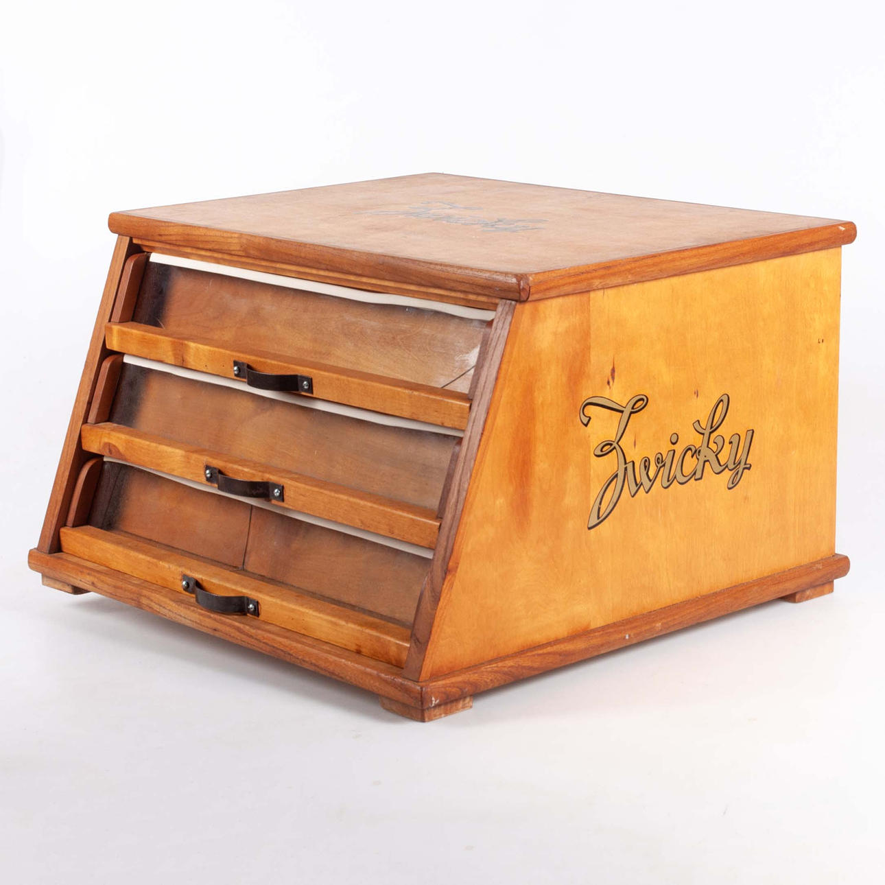 ZWICKY SEWING THREAD DISPLAY.