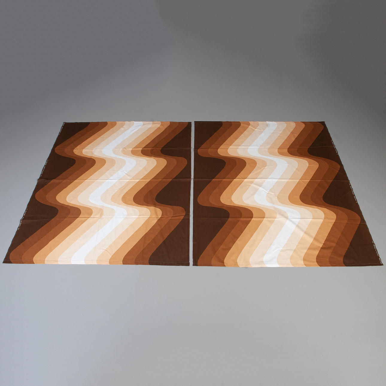 TELA. Finlayson. 2 x 145 x 170 cm.