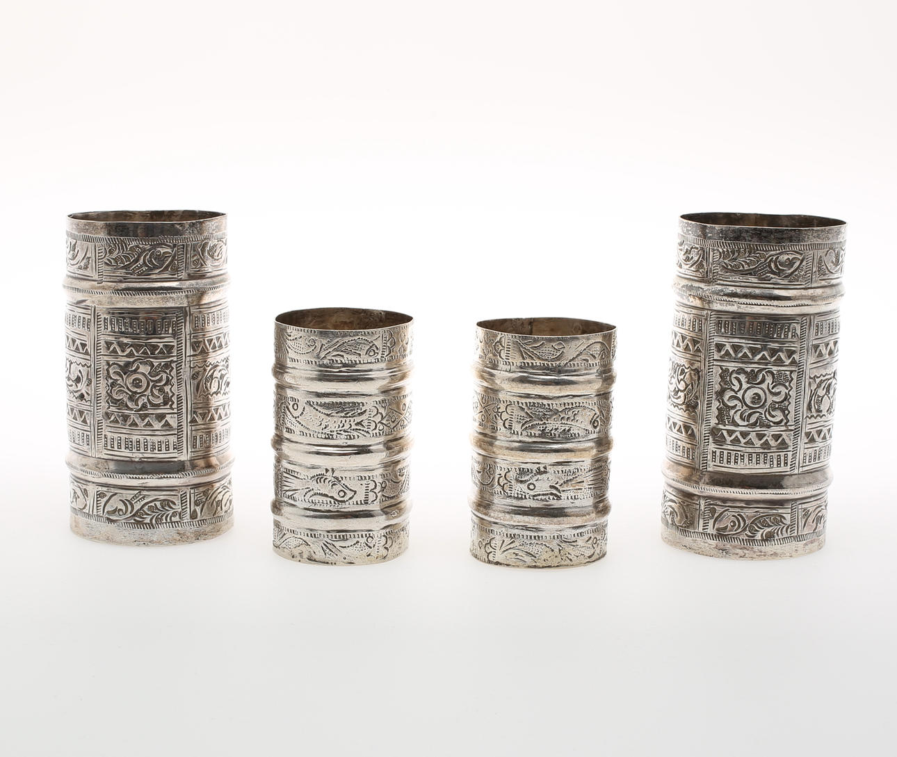 VASER, 4 stycken. silver, orientaliskt, 1900-talets början, 631 gram.