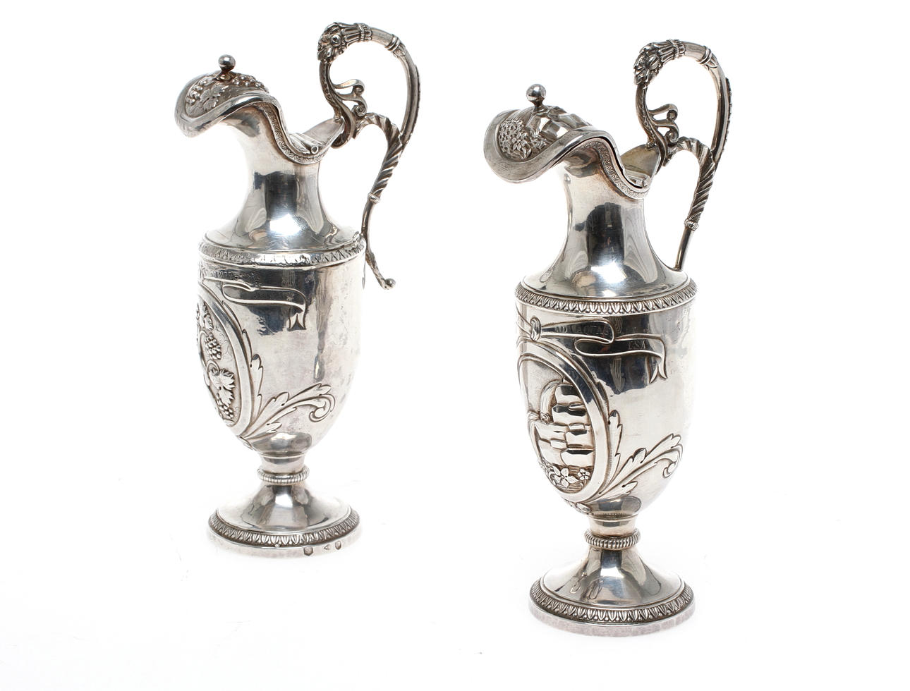 KANNOR för nattvard, 2st, silver, troligen Frankrike 1800-tal. Vikt ca 313 gram.