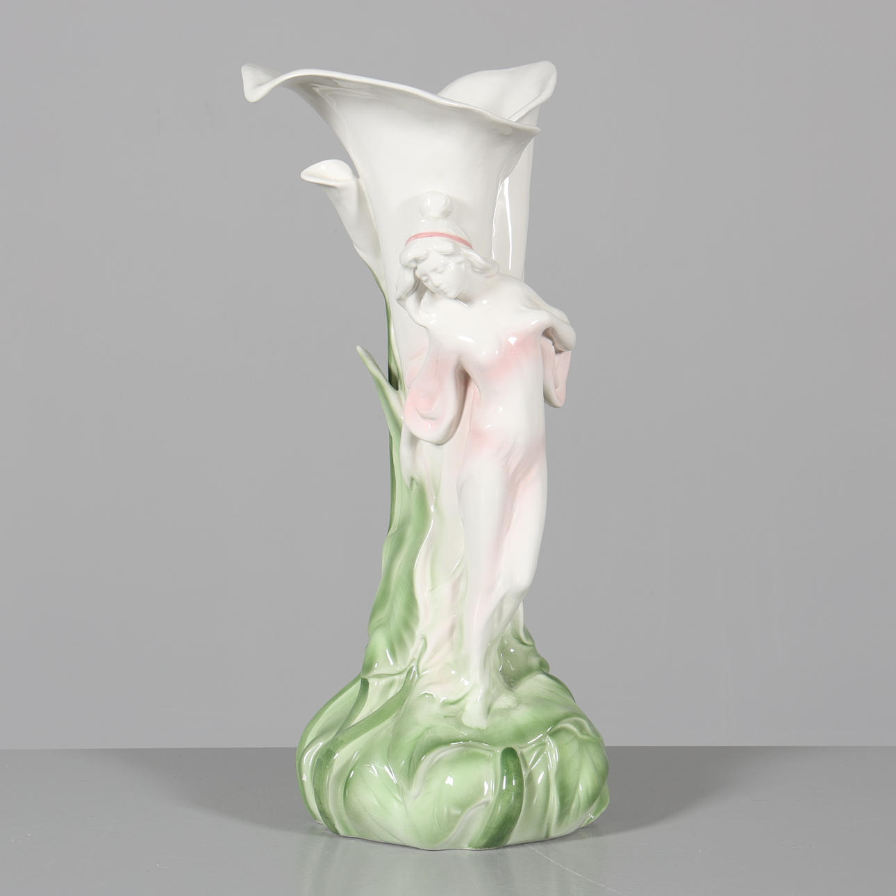 Eine Bodenvase aus Keramik.