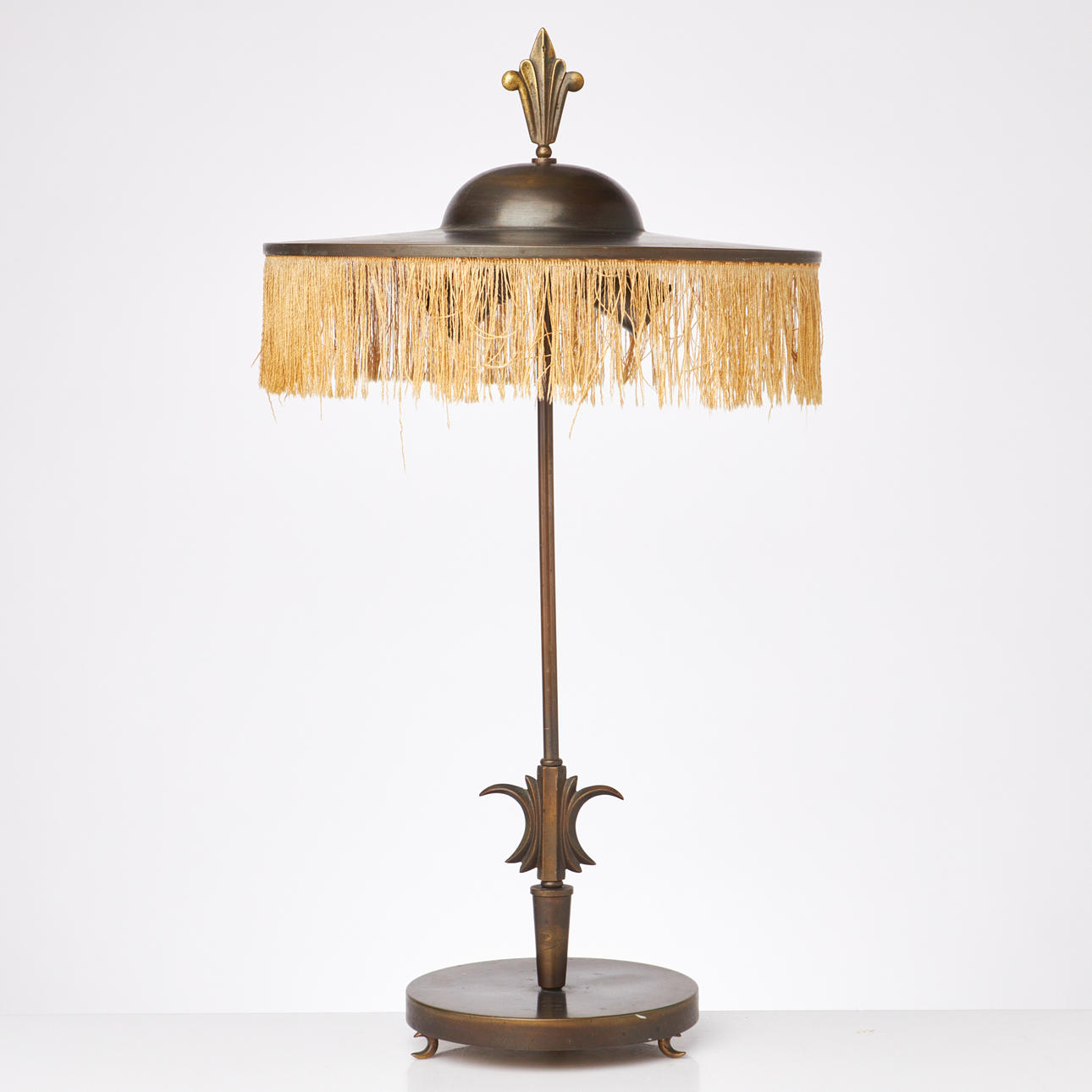 ELEKTRISKA AB CHR BERGH & CO. A table lamp, 1920s, Swedish Grace, 2 light points, patinated bronze, fringe in wire.