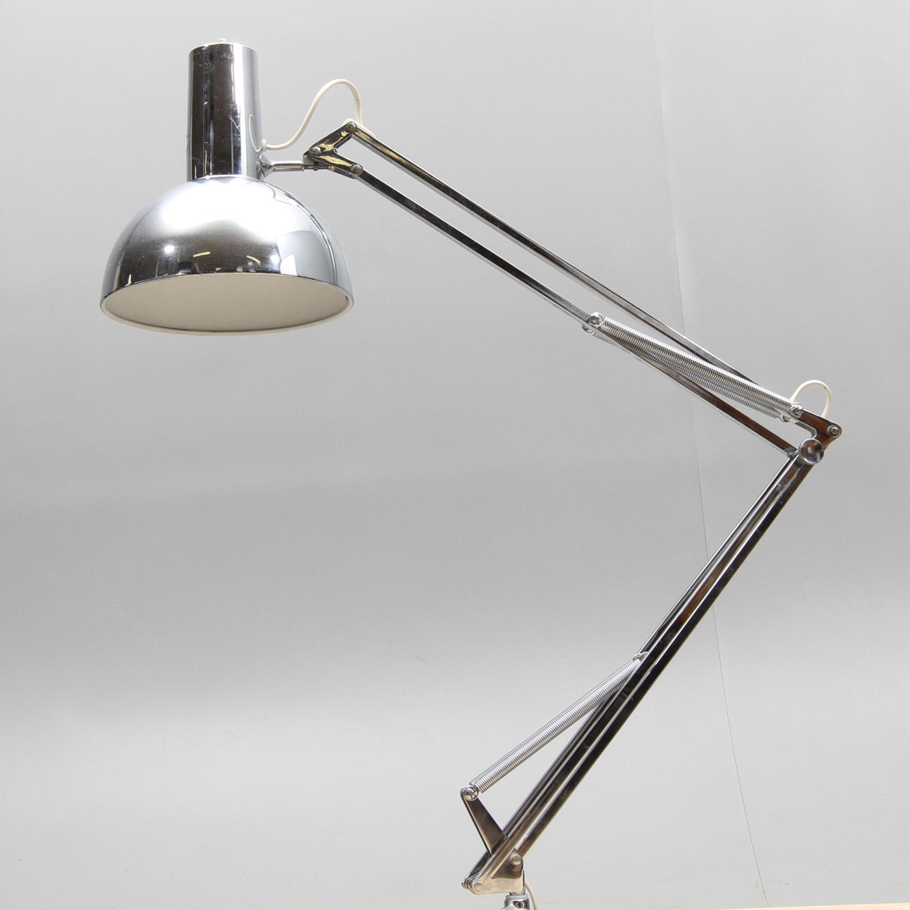 SKRIVBORDSLAMPA, "Arkitekt", Lois Poulsen.