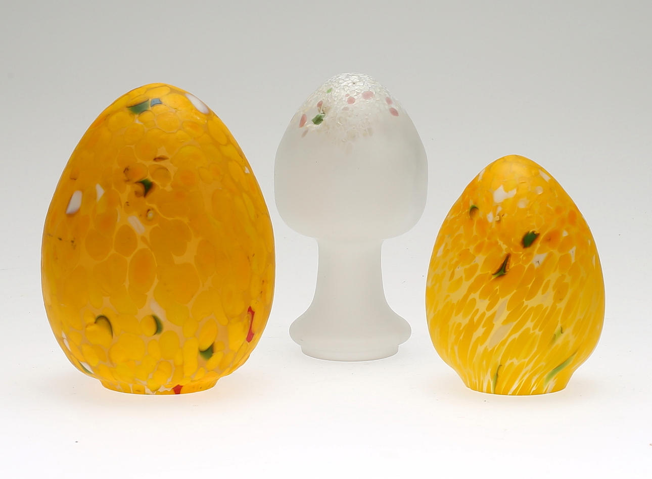 SKULPTURER, glas, 3 st, ägg, Monica Backström, Kosta Boda.