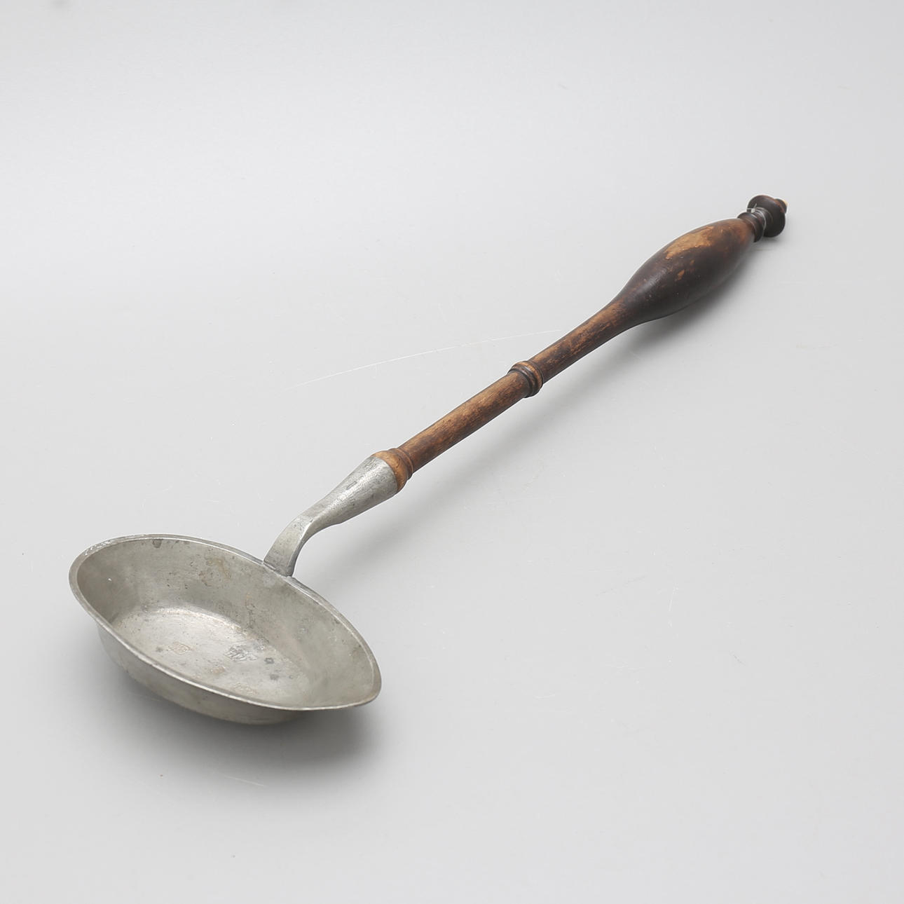 SOPPSLEV, tenn med trähandtag, Vimmerby, 1850.