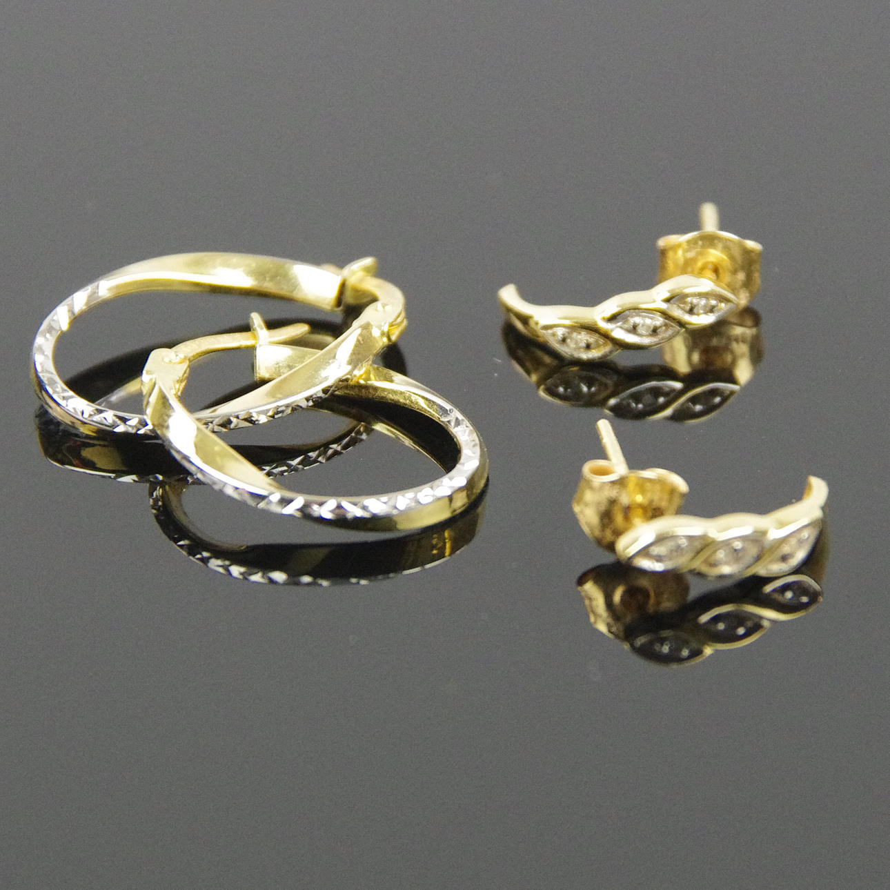 ÖRHÄNGEN, 2 par, 18 K guld.