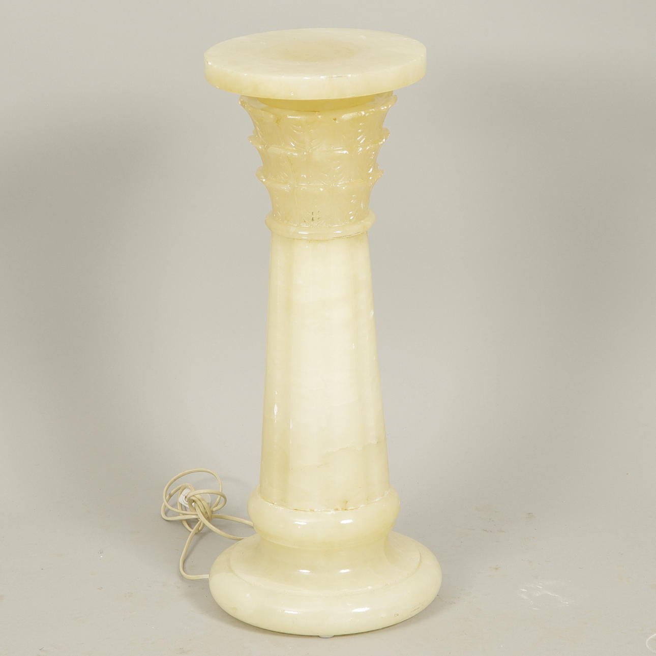 PIEDESTAL med belysning, alabaster.