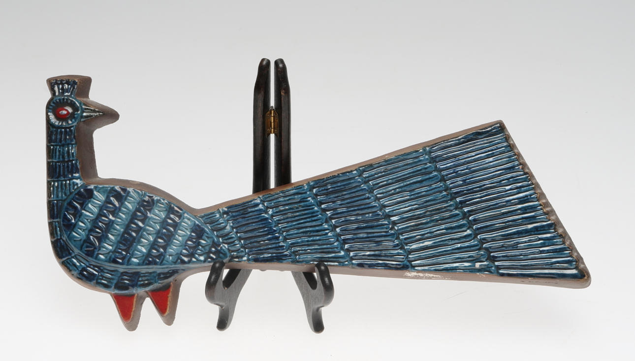 VÄGGRELIEF, stengods, Påfågel, Kjell Blomberg, Gabriel, 1900-talets andra hälft.