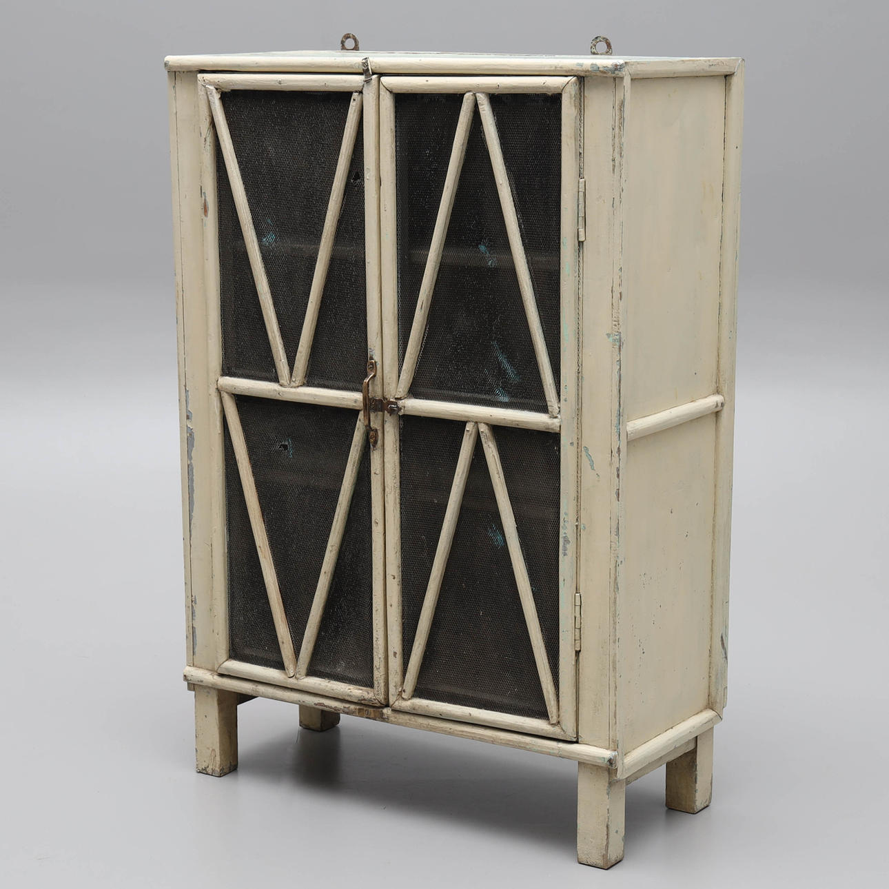 SKÅP, industriell stil, 1900-tal.