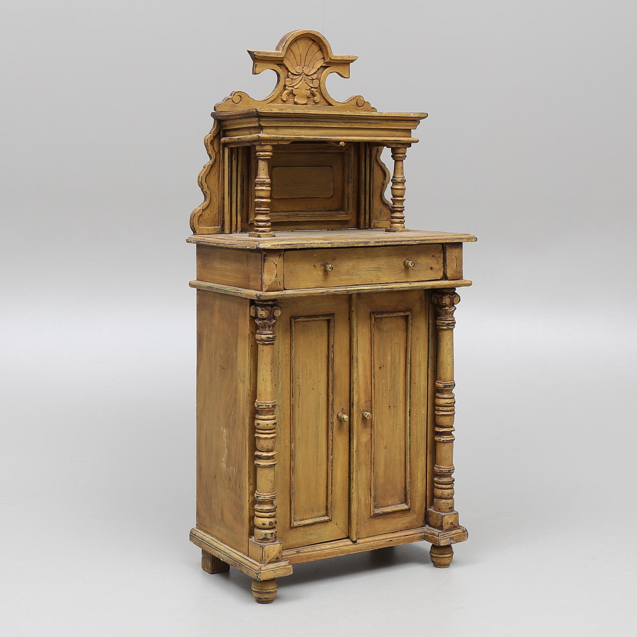 BARNMÖBEL; SKÅP, nyrenässans, 1800/1900-tal.