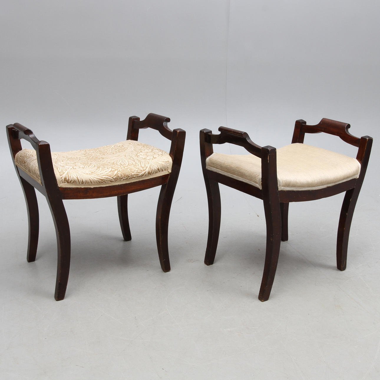 TABURETTER. 1 par, Karl-Johan stil.