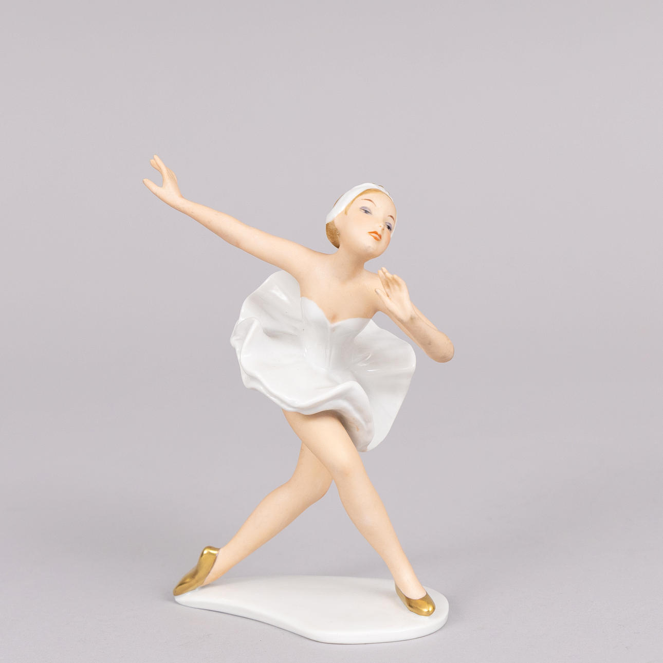 A porcelain dancer figurine, Wallendorf, Germany.