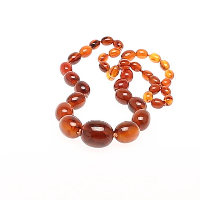 COLLIER, Bärnsten, 1900-talets första hälft.