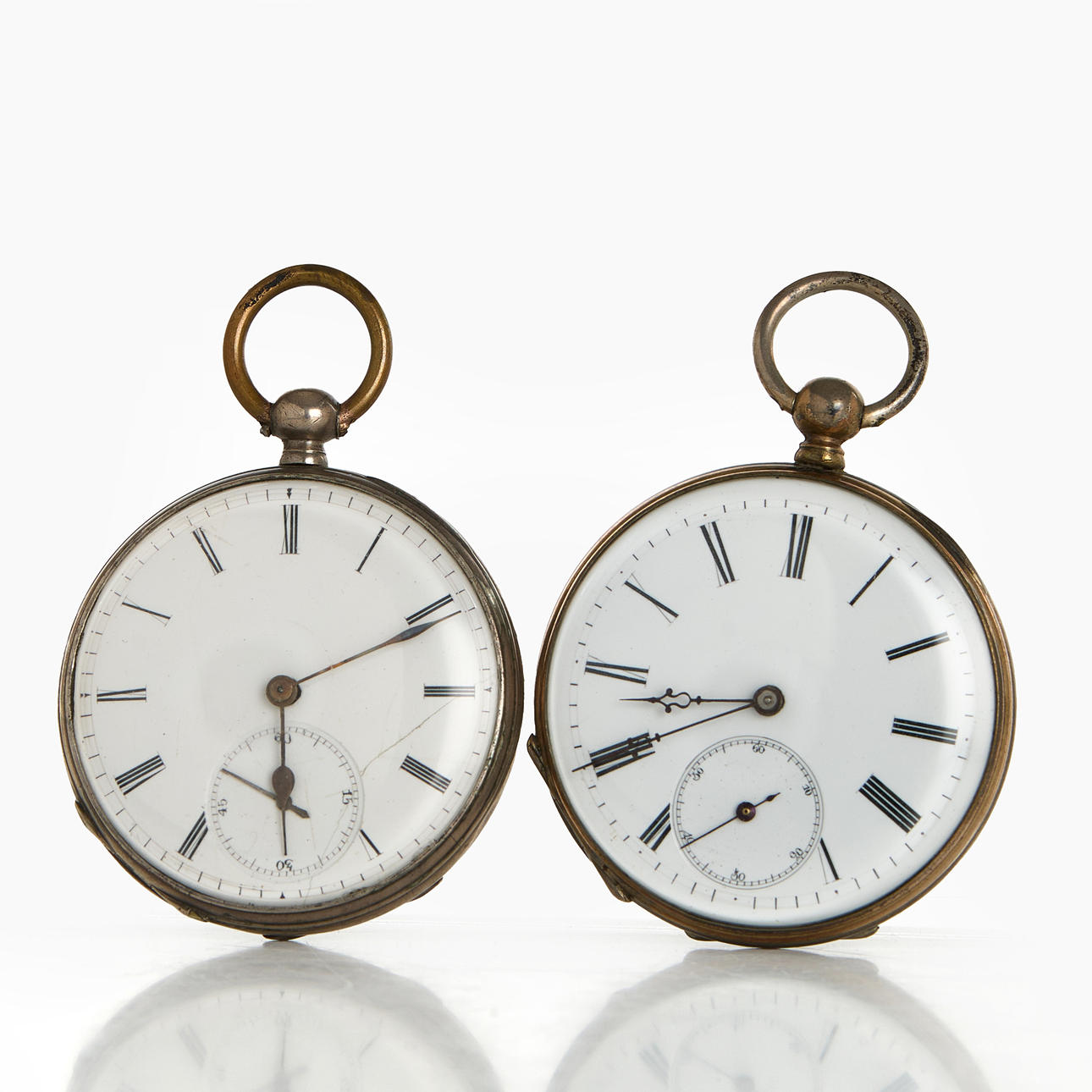 TASKUKELLO (2), hopea, avaimenperä.