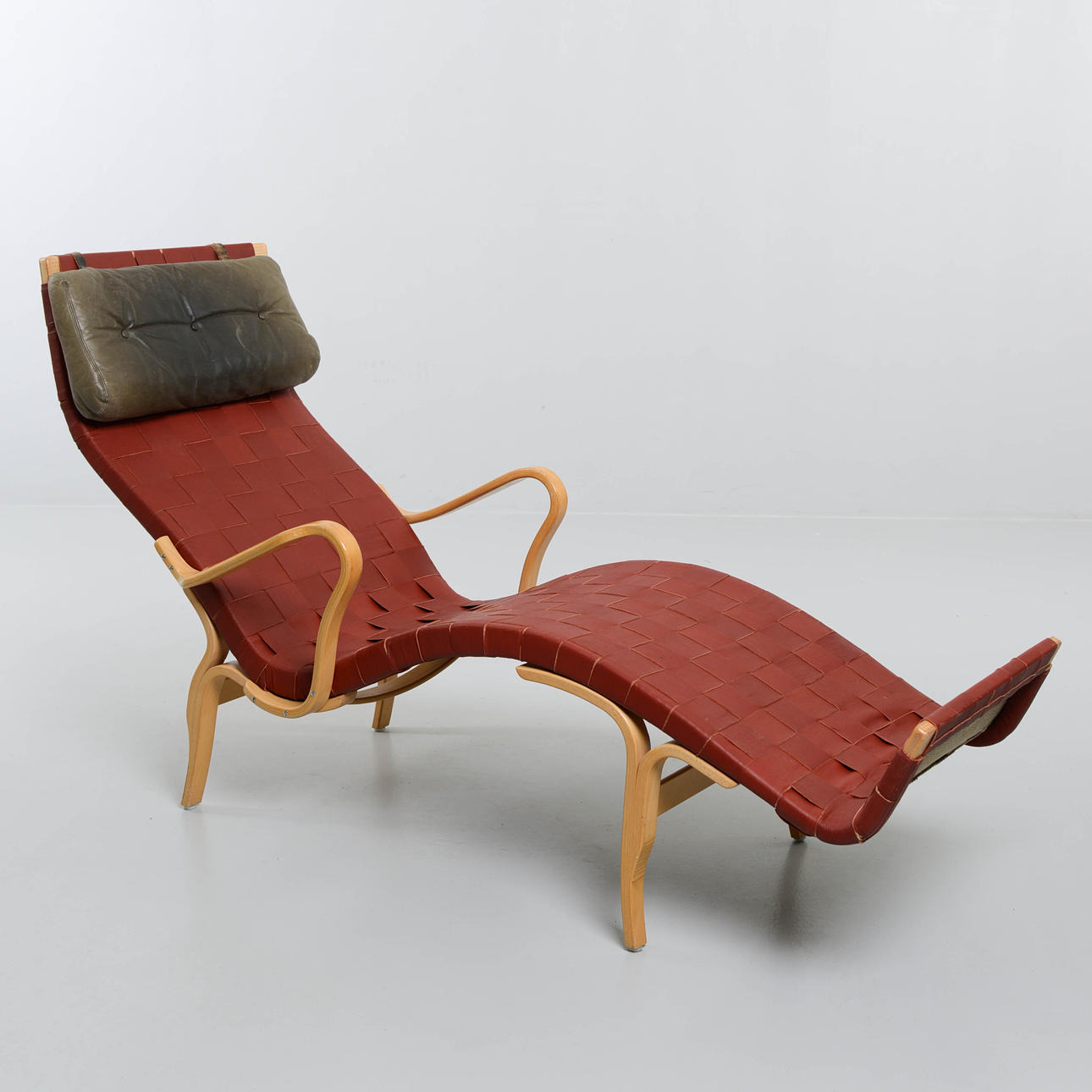 BRUNO MATHSSON. "Pernilla 3", vilstol, Dux.