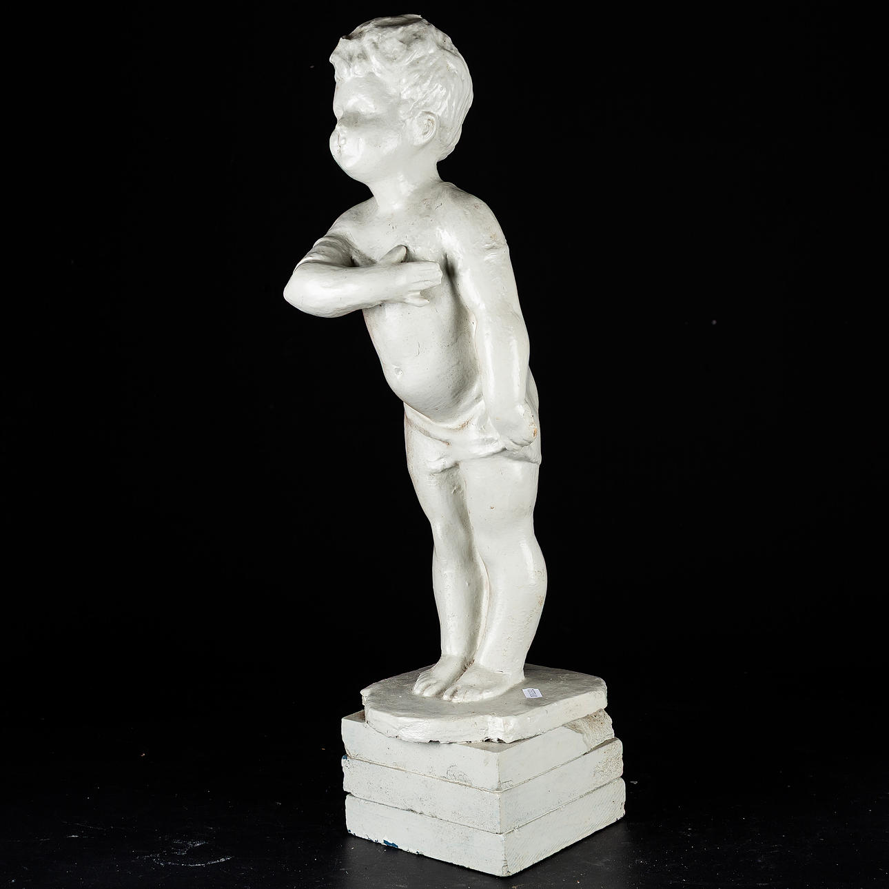 SKULPTUR, på sokkel, figur.