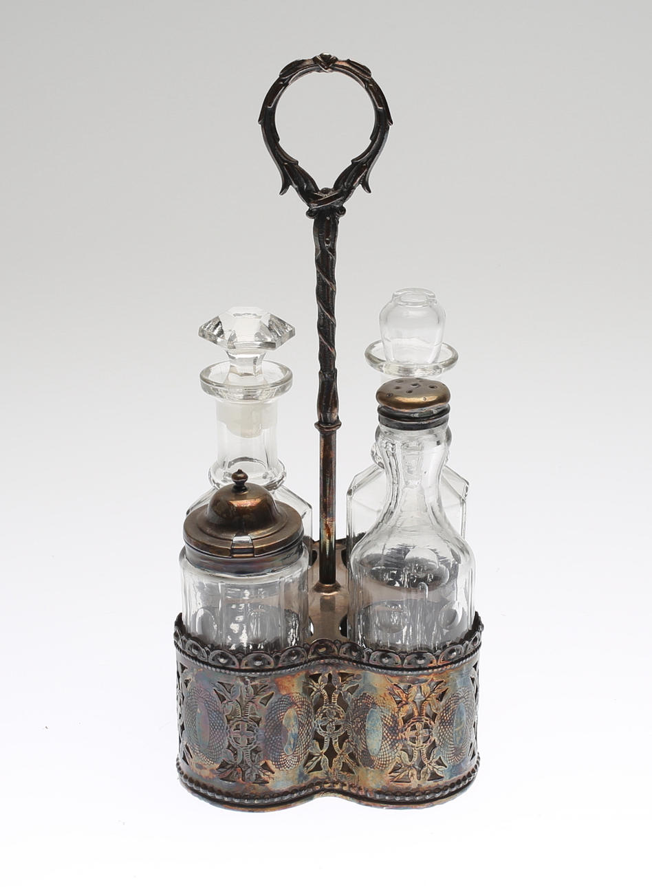 BORDSSURTOUT, glas/vitmetall, jugend, 1900-talets början.