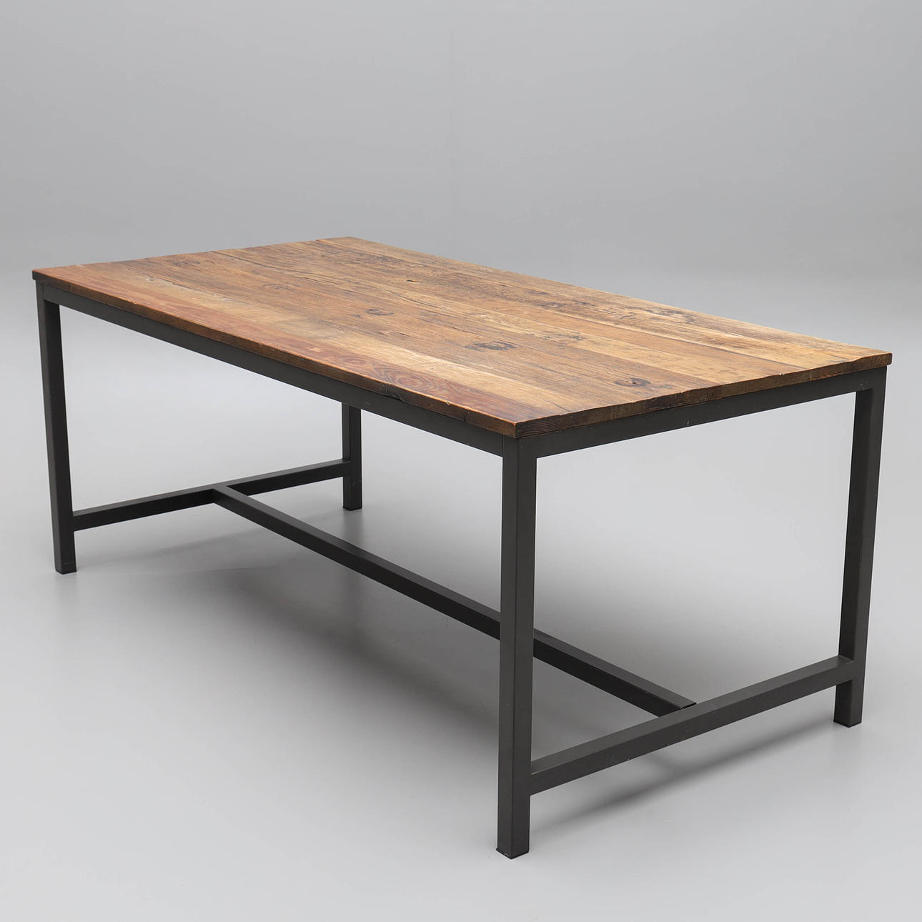 MATBORD, trä, stålram, industriell stil, samtida.