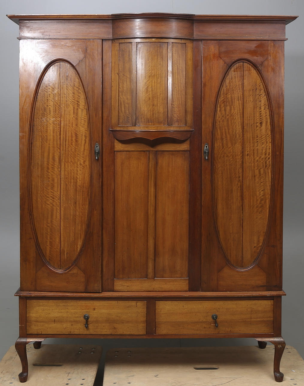 KLÄDSKÅP, England, sent 1800-tal.