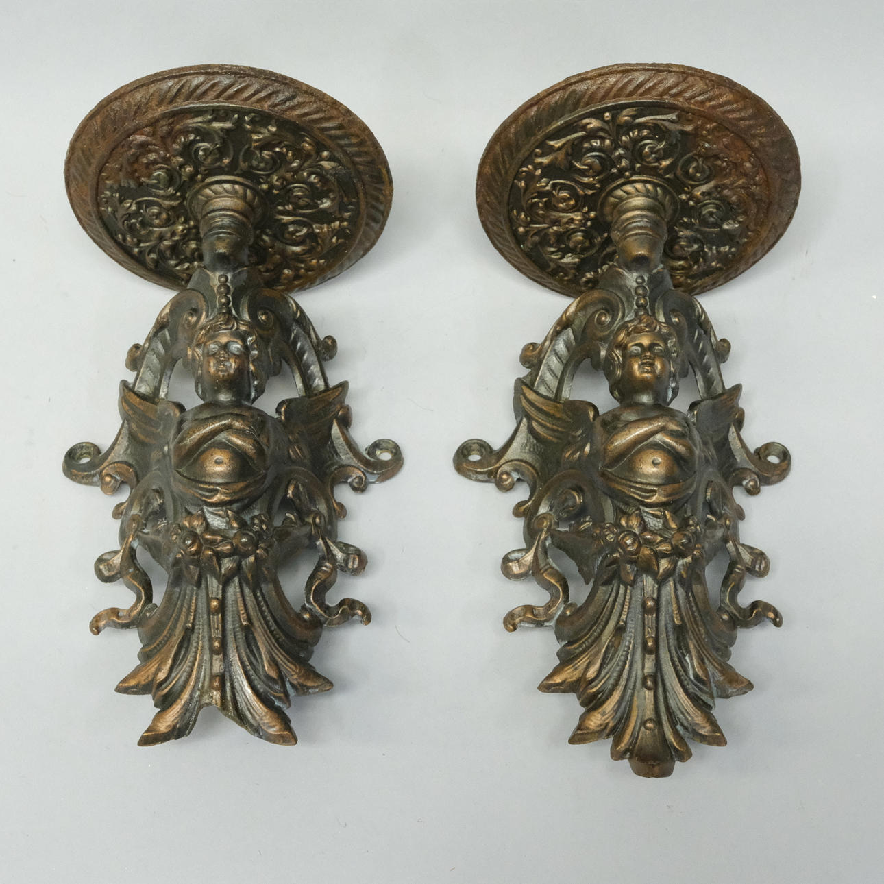 VÆGBESLAG, 1 PAR, DEPONIRT.