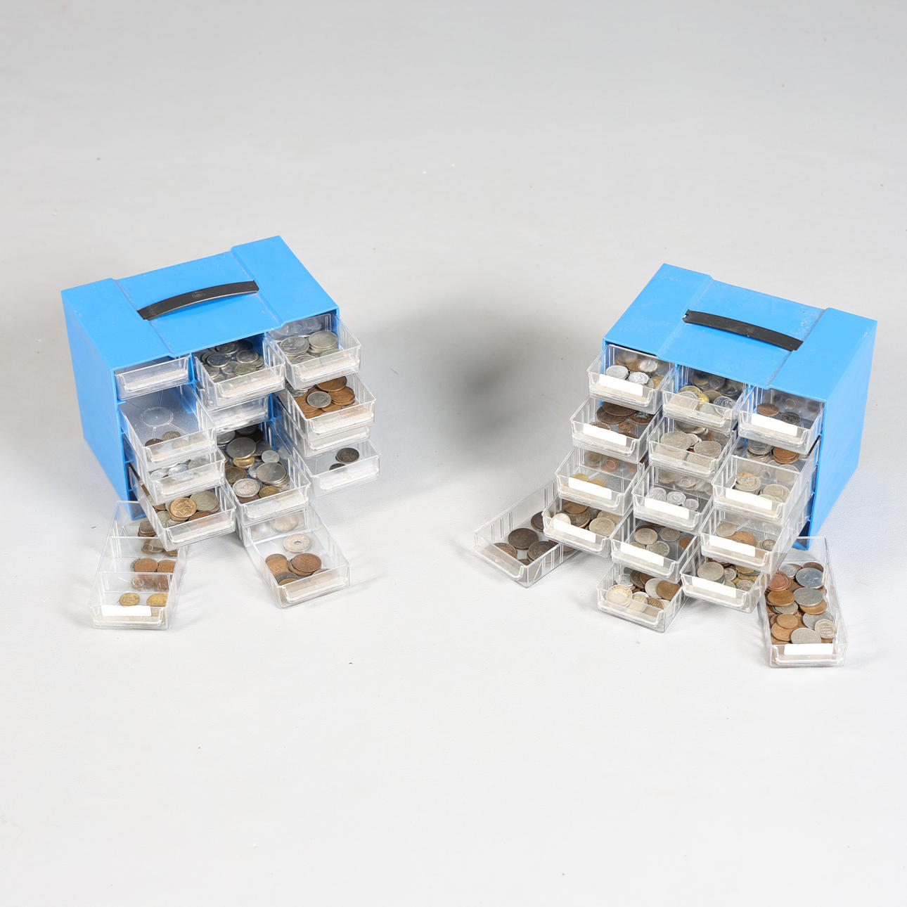 SAMLING AF VERDENSMØNTER.