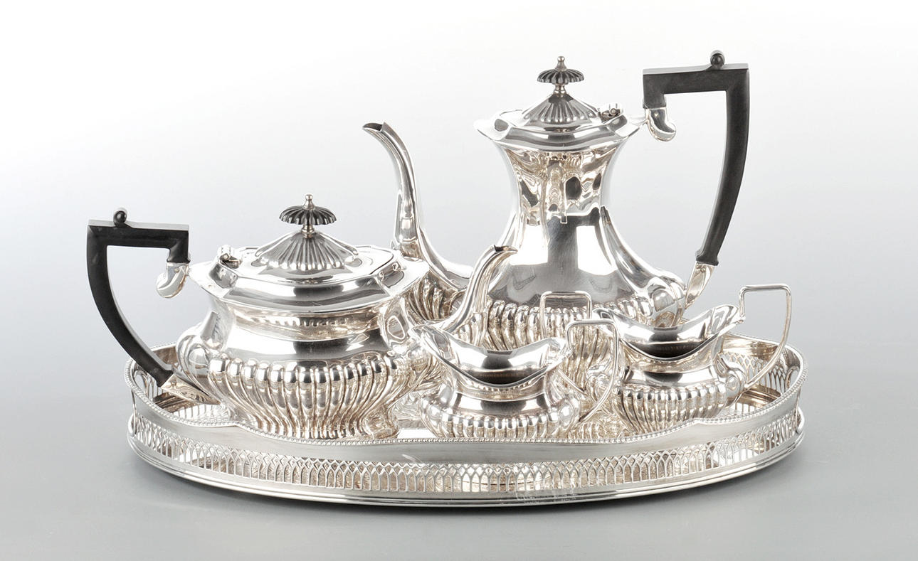 ENGLAND, QUEEN ANNE, E.P.N.S. Te & kaffekärna på bricka, Sheffield & Cavalier. zest som ett tillägg.