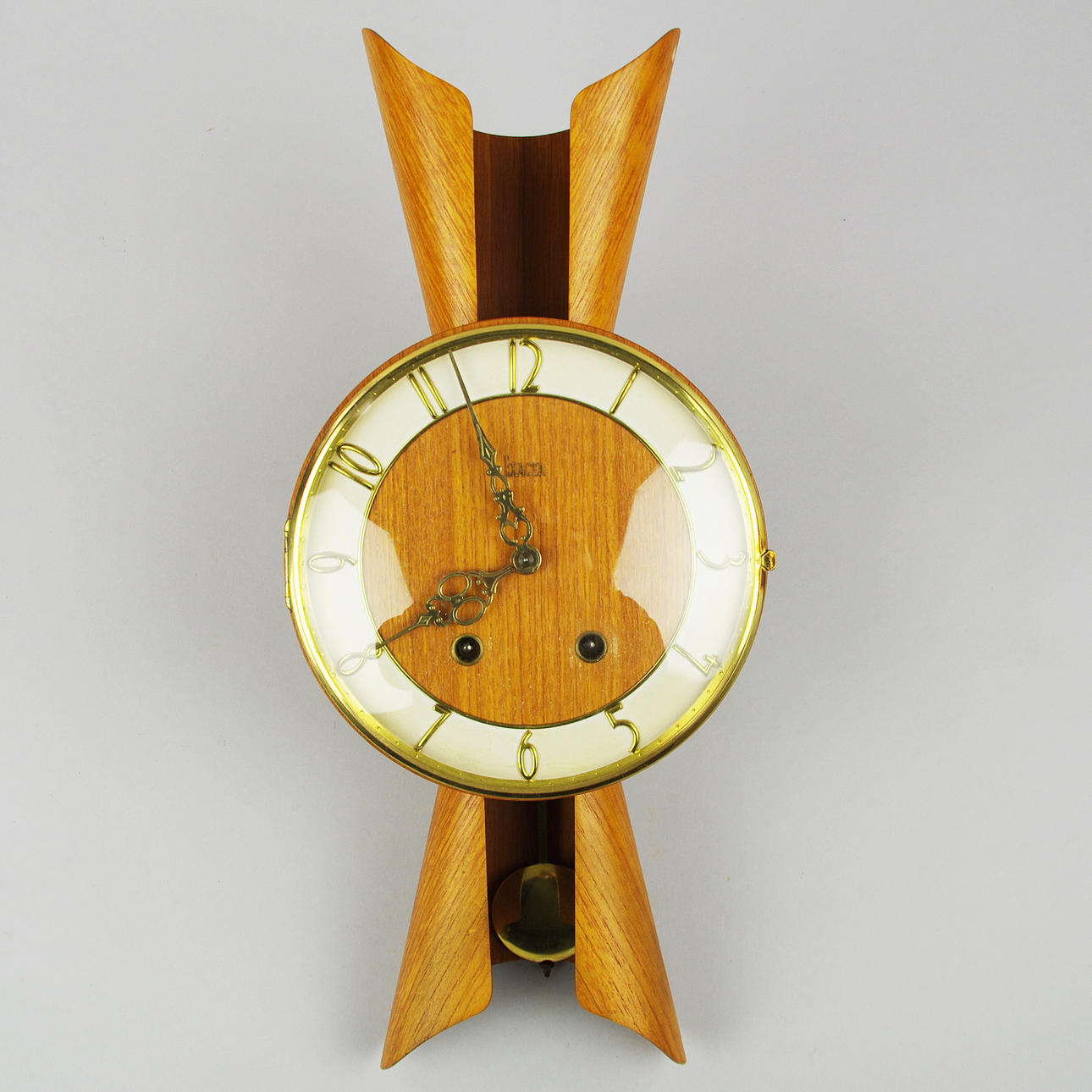 VÄGGUR, Exacta, teak/mässing, 1900-talets mitt.