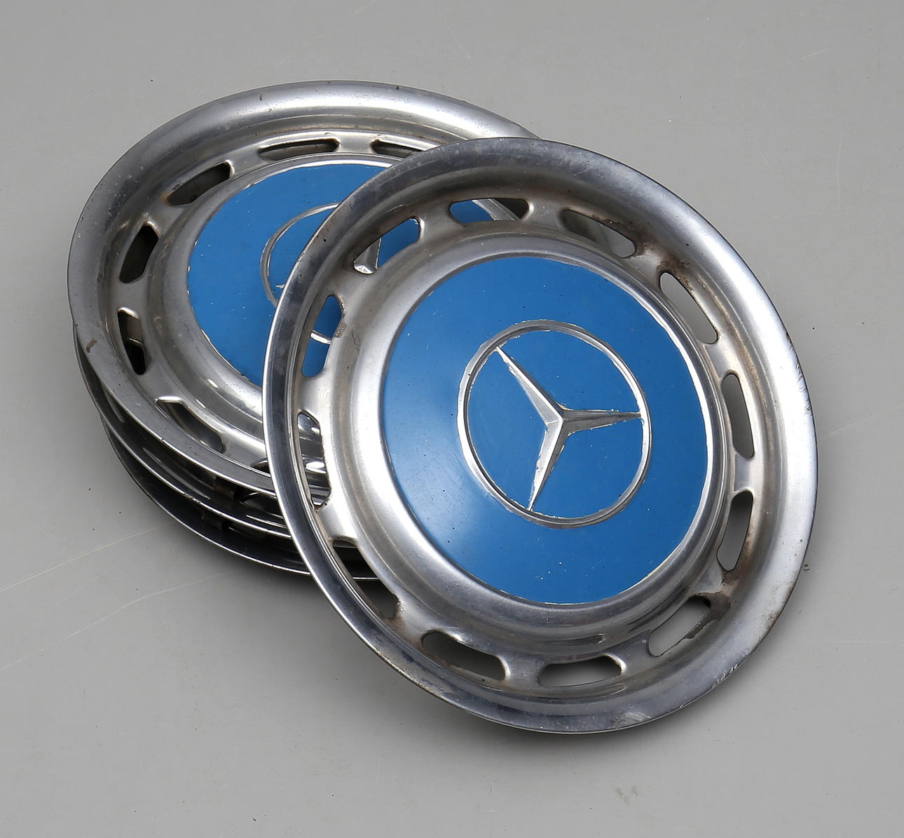 HJULKAPSLAR, 4 st, Mercedes, 1960/70-tal.