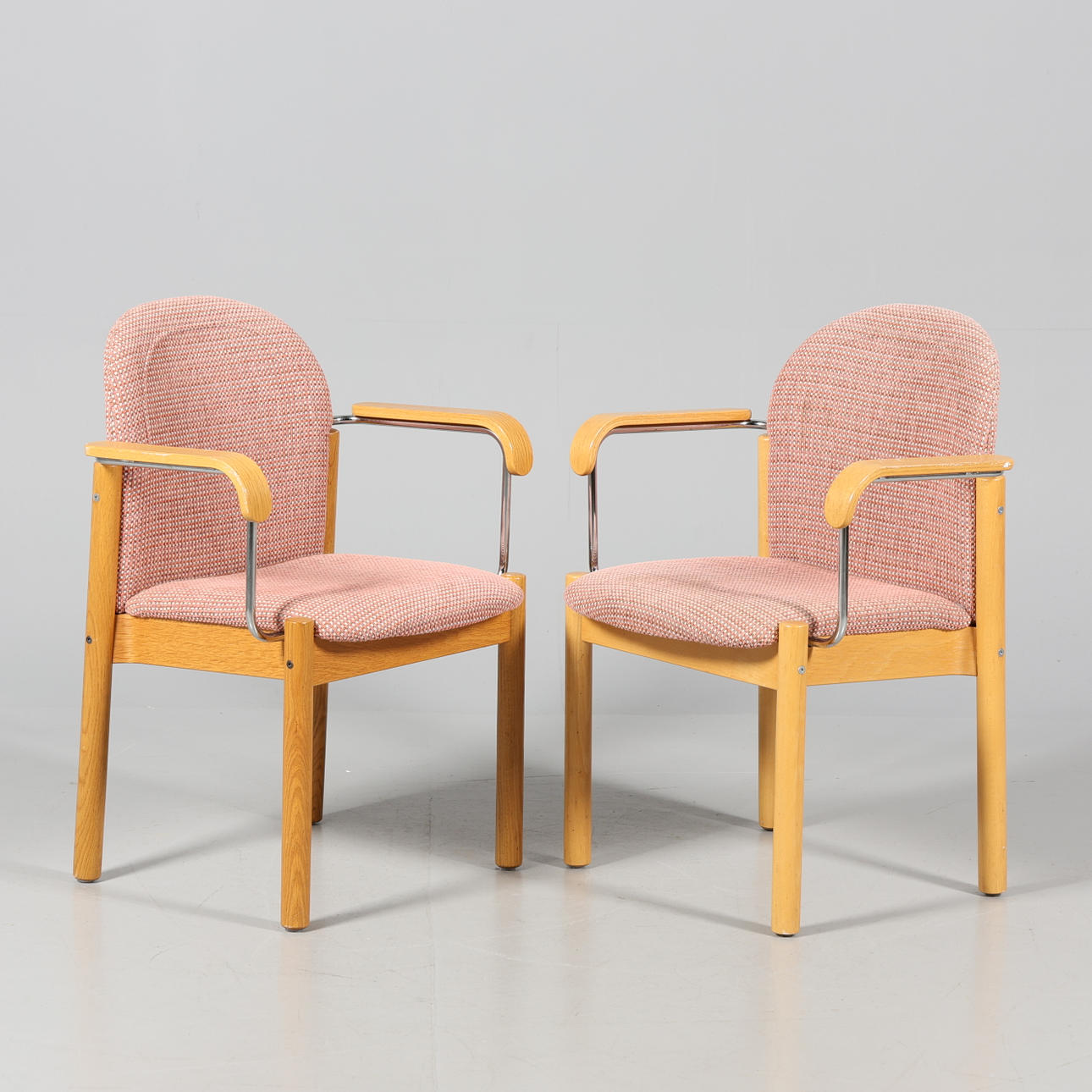 NOJATUOLIT, 1 pari, Kinnarps AB.