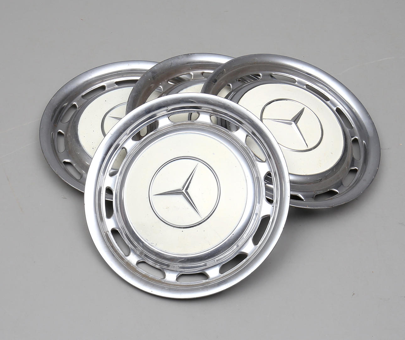 HJULKAPSLAR, 4 st, Mercedes, 1960/70-tal.