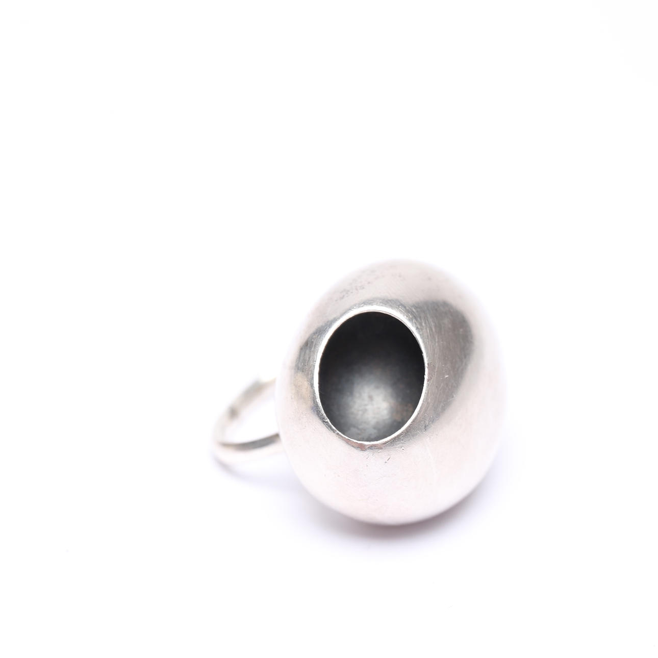 JACQUELINE RABUN. Ring, "Cave", sterling silver, för Georg Jensen.