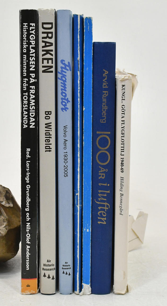 Books about flight. 7 Volumes.
