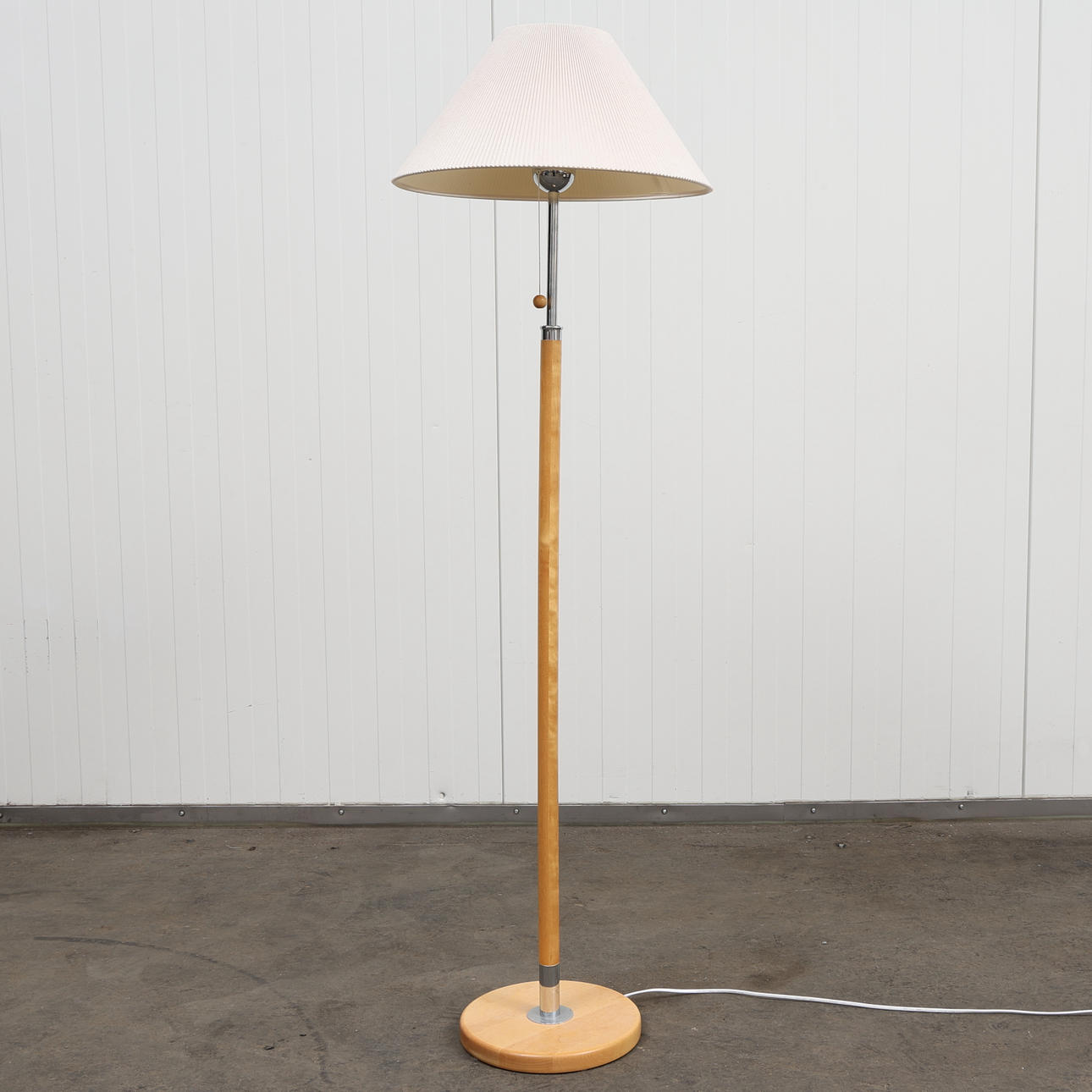 LÁMPARA DE PIE, madera y metal, IKEA.