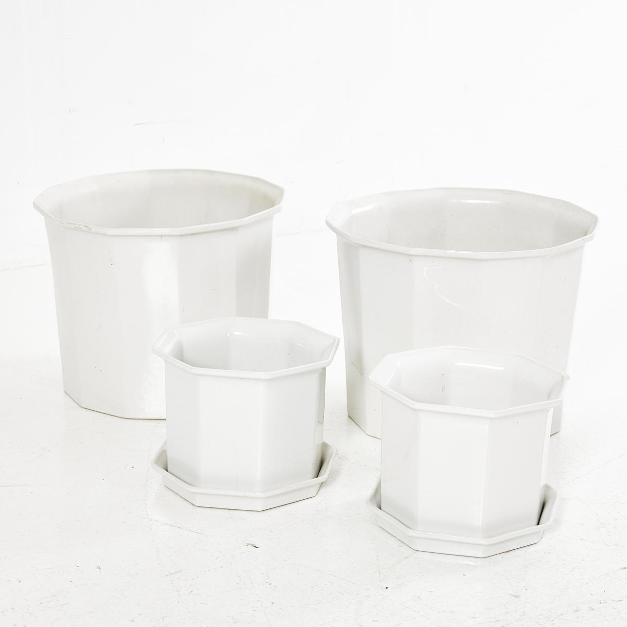 KARIN BJÖRQUIST. "Oktavius", ytterfoder, 4 st., Gustavsberg.