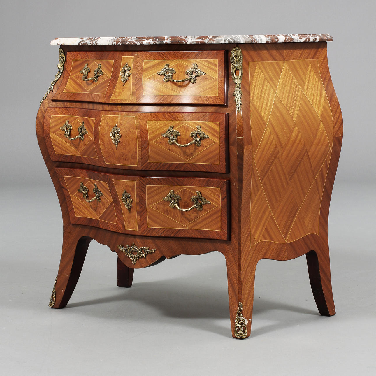 BYRÅ, rokokostil, 1900-tal.