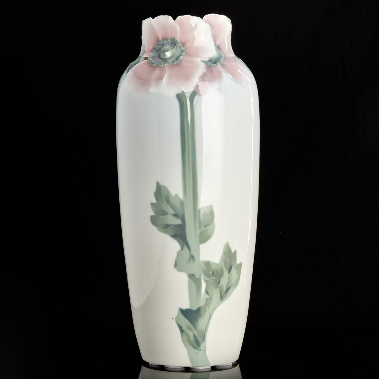 KARL & WILHELM LINDSTRÖM. Vase, Art Nouveau, feldspar porcelain