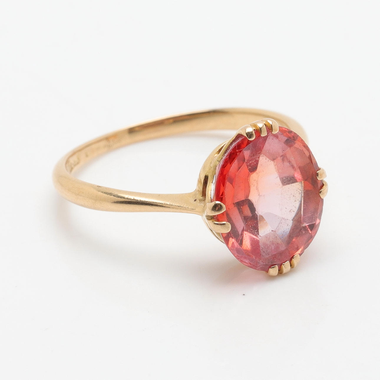 RING, 18k gold, with ruby, total weight approx 3.88g.