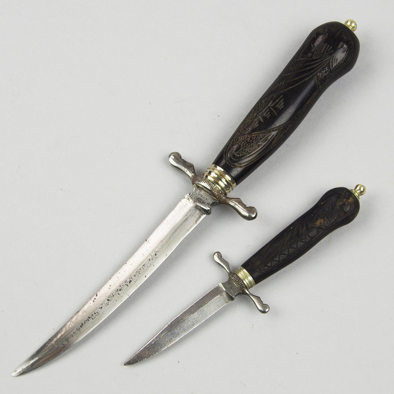 DRÄKTKNIVAR, 2 stycken, Eskilstuna, C.W. Dahlgren.