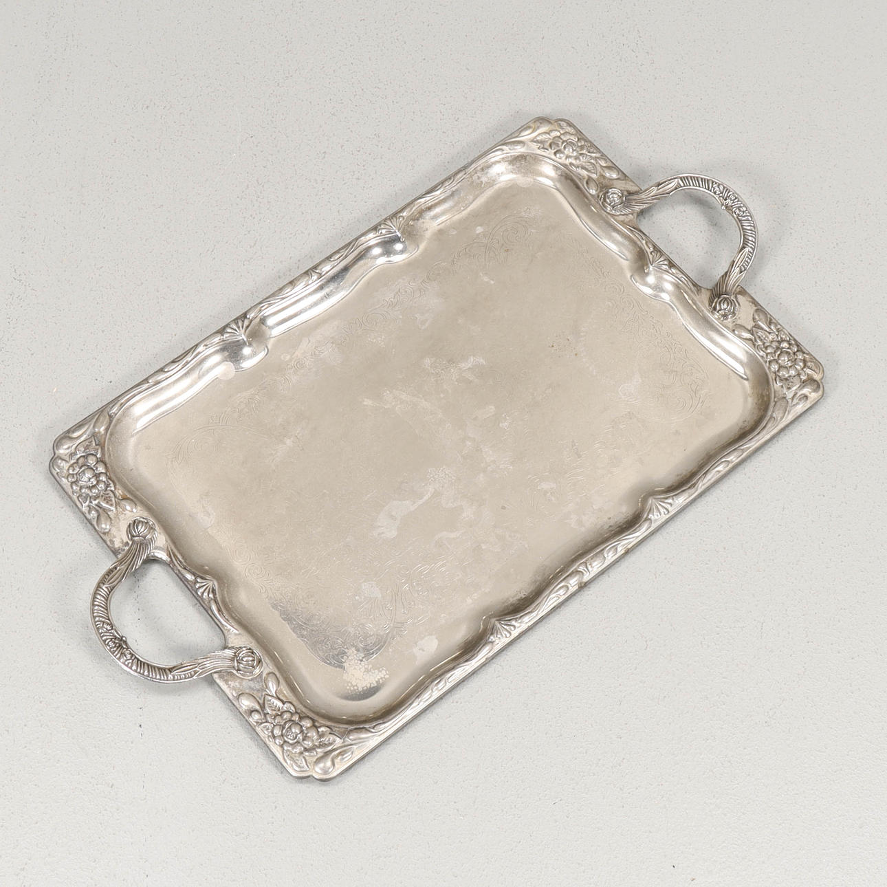 BANDEJA en plata alpaca.