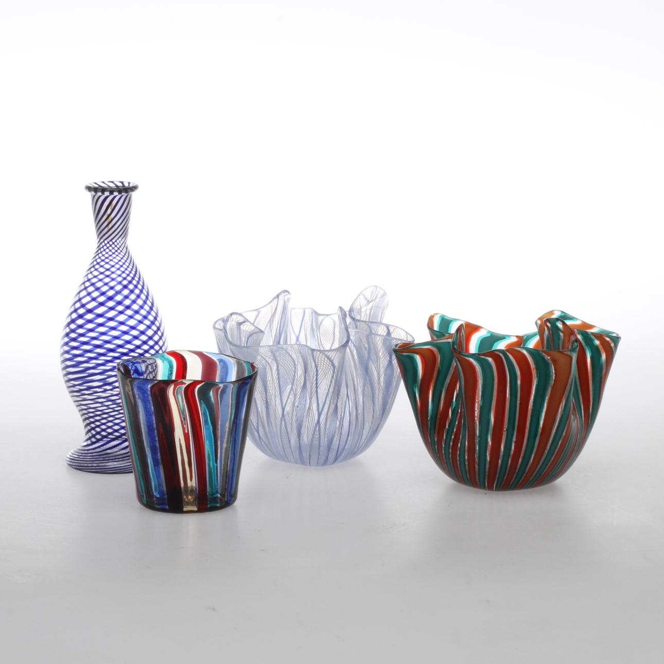 NÄSDUKSSKÅLAR, GLAS samt VAS, 4 delar, glas, bl a Venini.