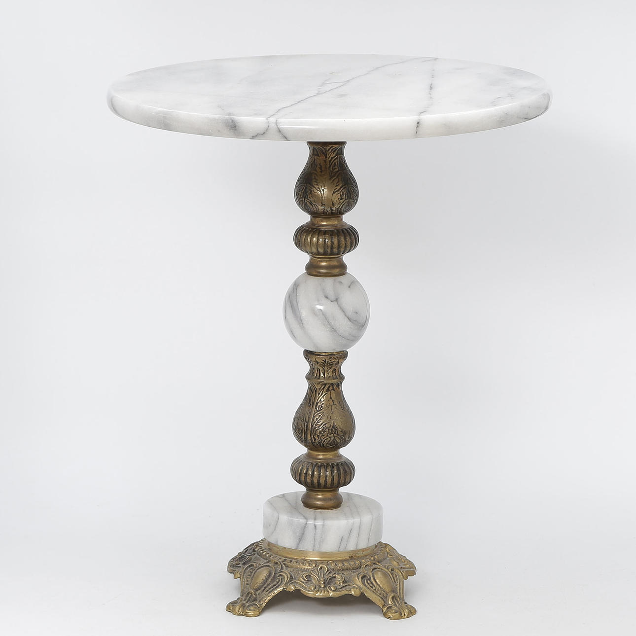 BLOMSTER-PIEDESTAL, MÄSSING SAMT MARMOR.