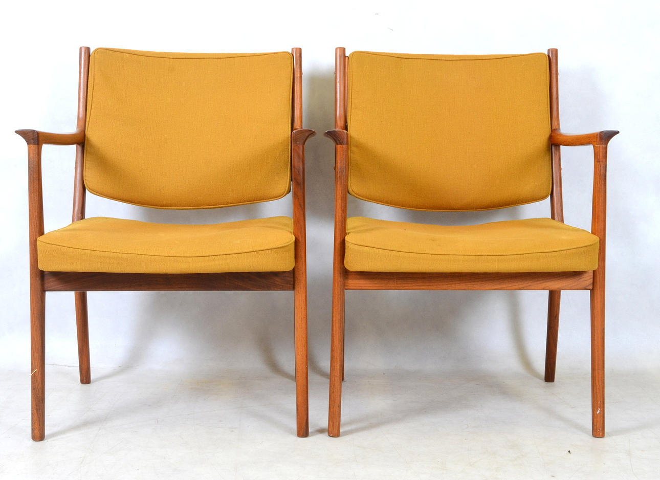 KARL-ERIK EKSELIUS. Karmstolar, 1 par, för JOC Vetlanda, 1960-tal.