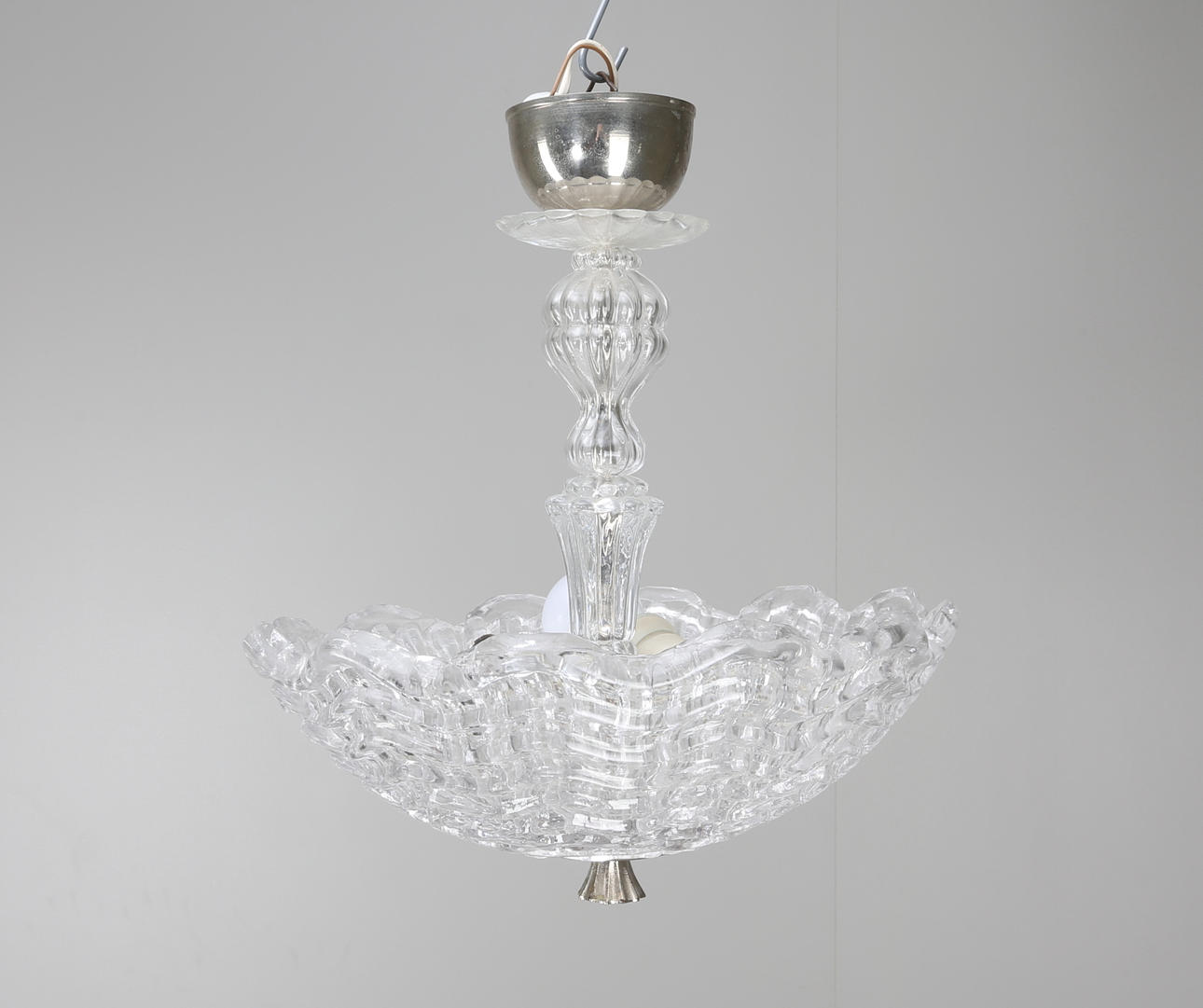 TAKLAMPA, glas och metall, möjligen Carl Fagerlund, Orrefors, 1900-talets mitt.