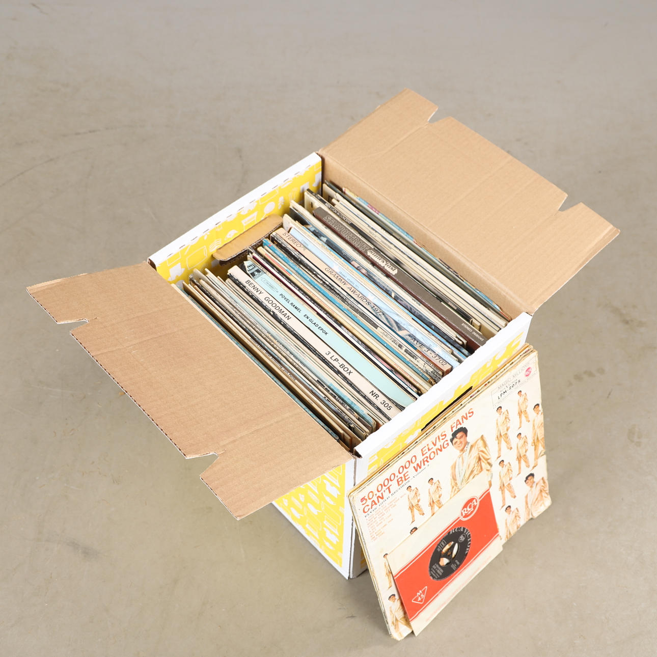 LPs, tonto. a. Elvis y los Beatles.