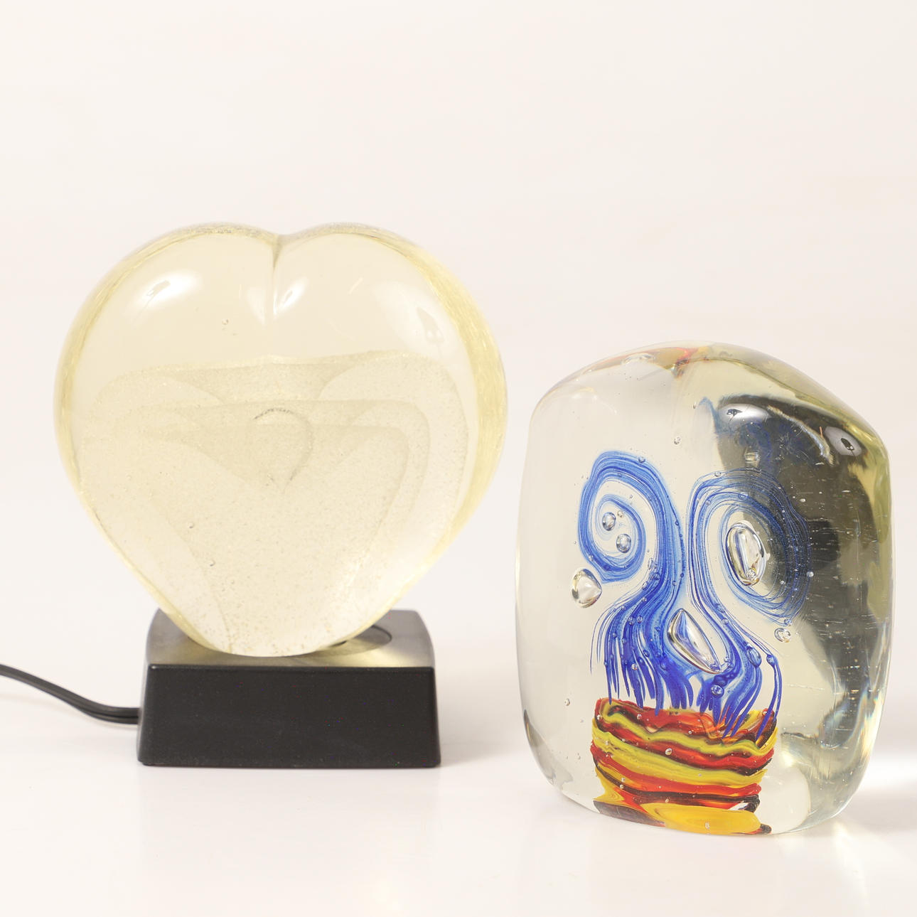 KAKSI LASIVEISTOSTA, RBA, Olofström.