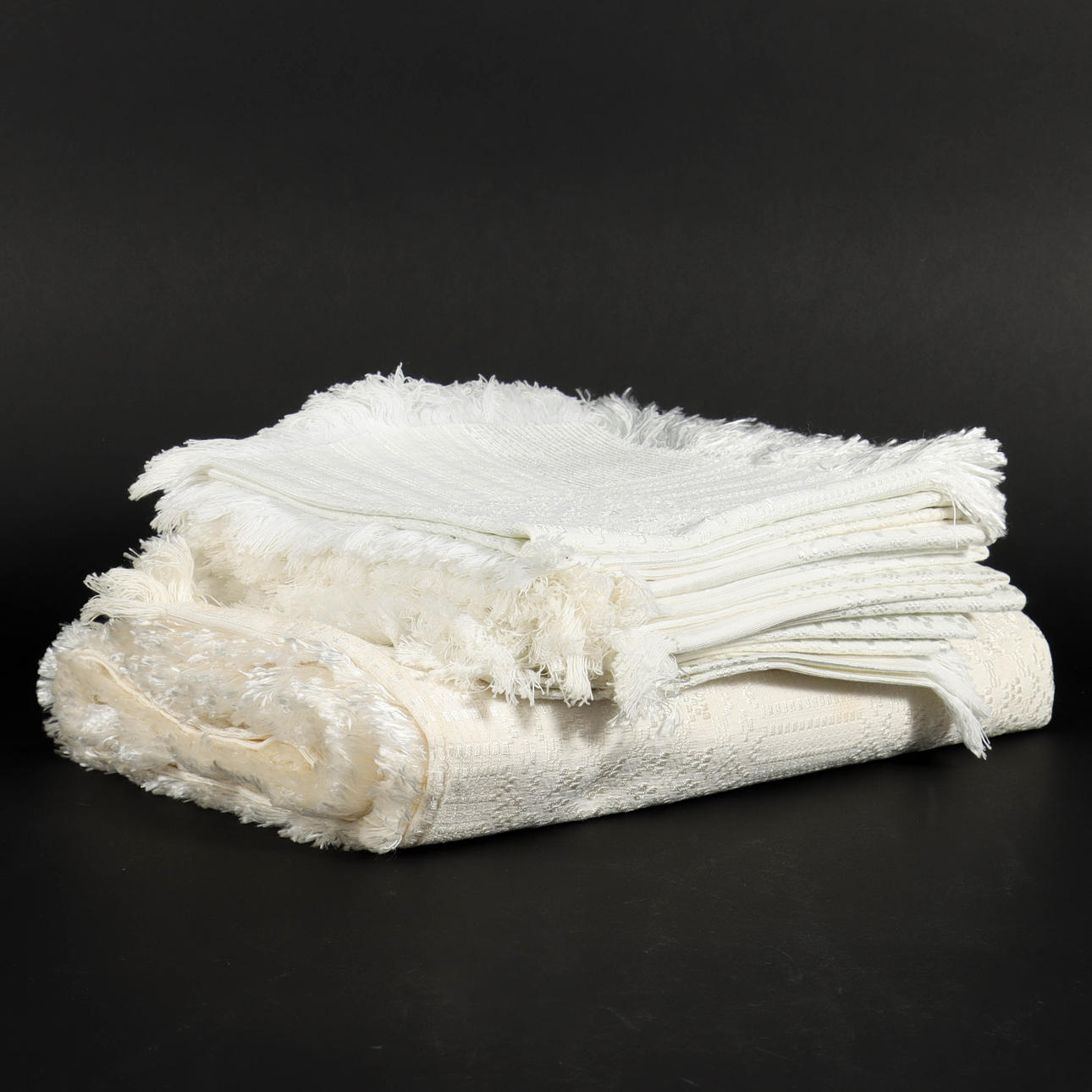 TABLECLOTH with 12 napkins.